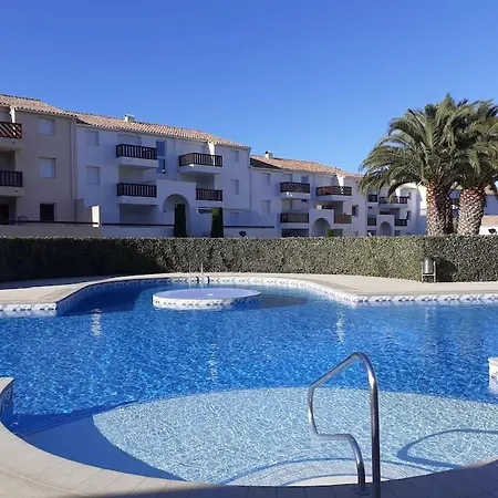 T2 Mezzanine Avec Piscine. * Saint-Cyprien (Pyrenees-Orientales)